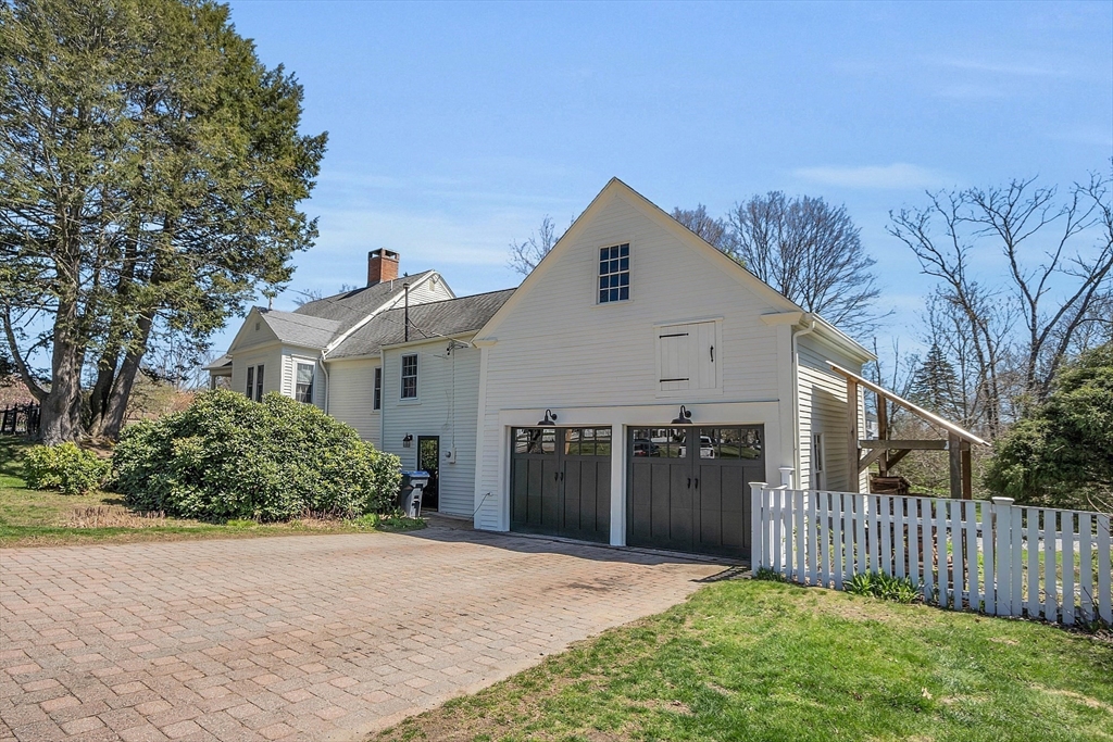 47 Center Bridge Road Lancaster, MA 01523 - Photo 3 of 42 a front view of a house with a yard