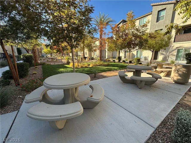 $1,950 | 2735 Atomic Tangerine Way, Unit 4, Las Vegas, NV 89183