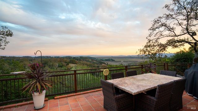 $1,700,000 | 70 Atherton Oaks Drive, Novato, CA 94945