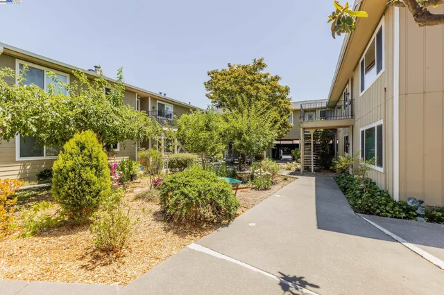 $649,900 | 1965 Ascot Drive, Unit 6, Moraga, CA 94556