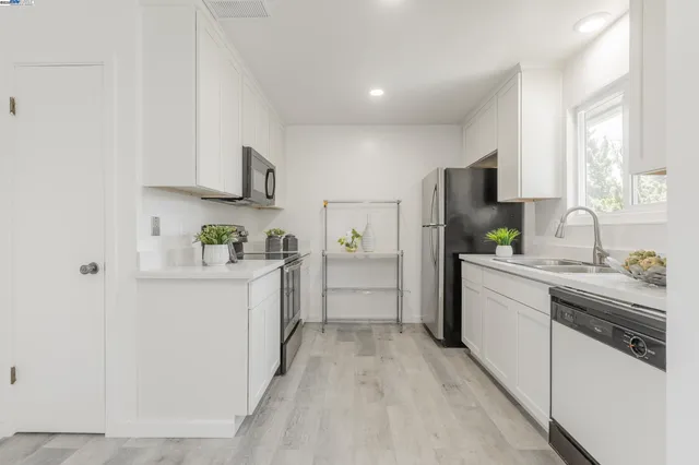 $649,900 | 1965 Ascot Drive, Unit 6, Moraga, CA 94556