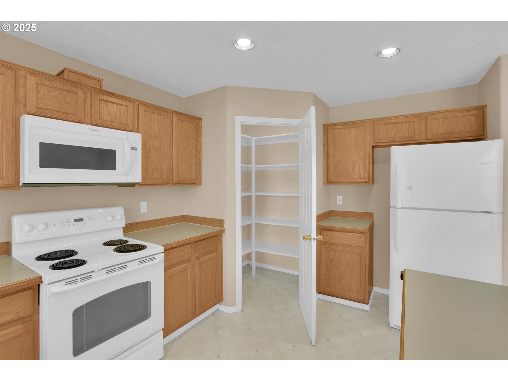 21525 Southwest Frammy Way Beaverton, OR 97003 - Photo 6 of 33