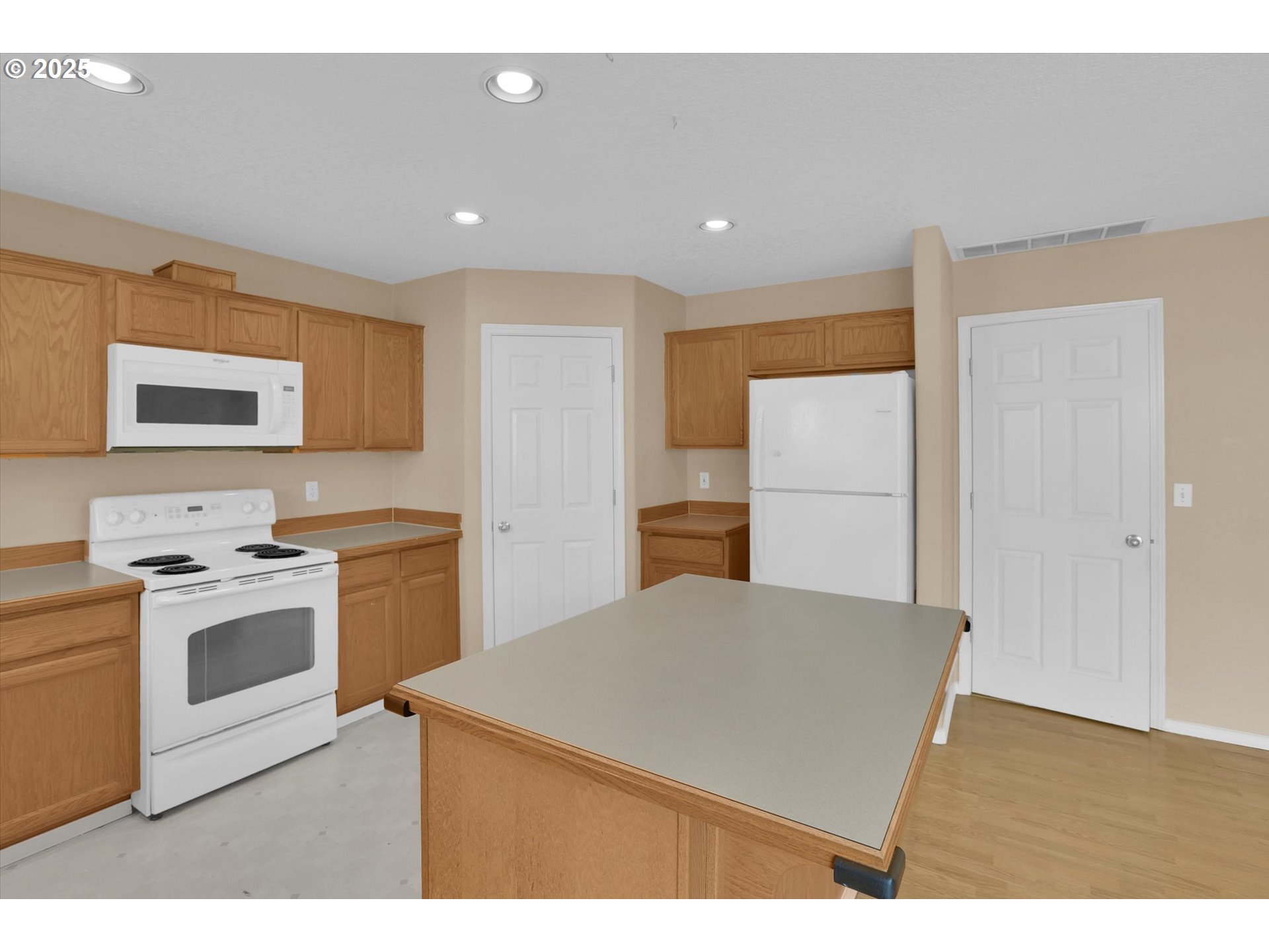 21525 Southwest Frammy Way Beaverton, OR 97003 - Photo 8 of 33