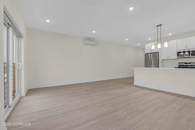 $2,575 | 19 Carr Avenue, Unit 403, Keansburg, NJ 07734