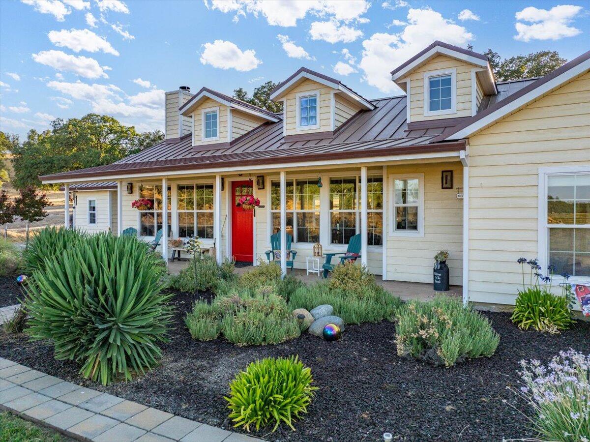 15775 Red Bank Road Red Bluff, CA 96080 - Photo 8 of 113 front view of a house with a yard