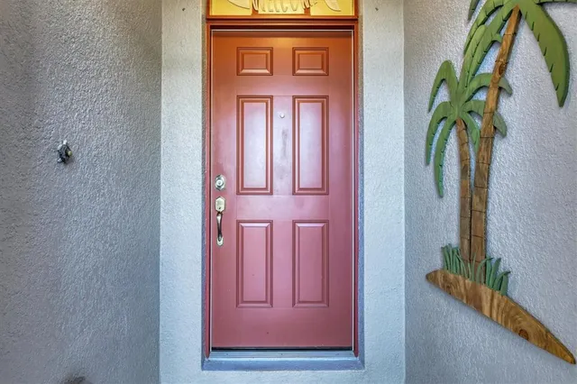 a view of entryway with furniture