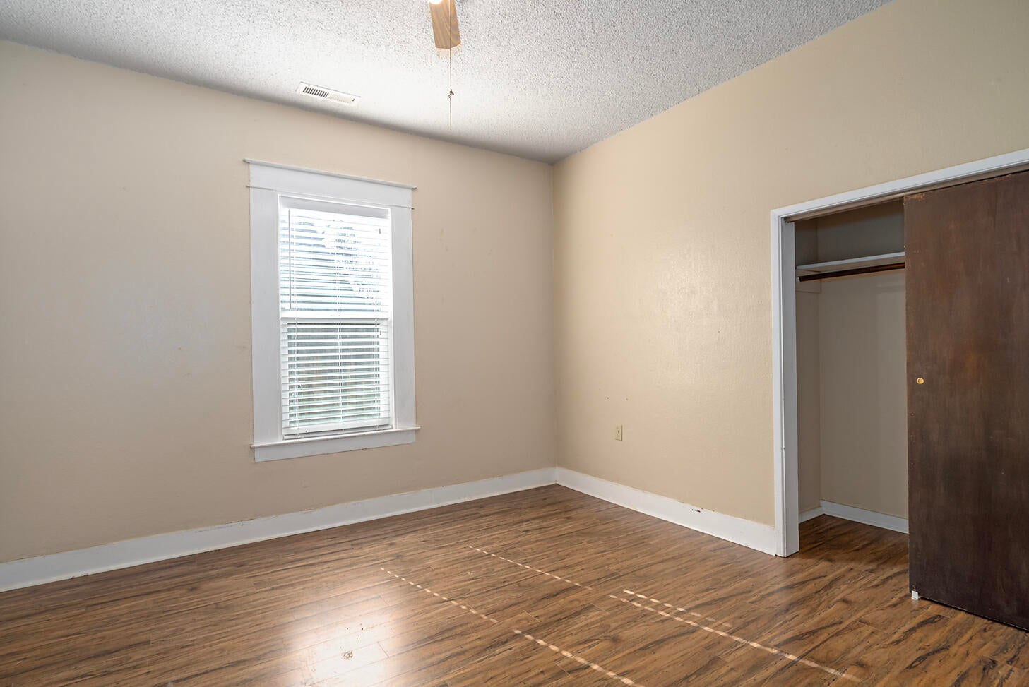 602 4th Street Phoenix, OR 97535 - Photo 12 of 19 W Fourth001