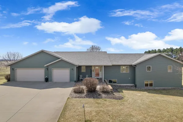 $480,000 | S2838 Fern Circle, Fountain City, WI 54629