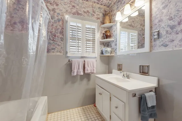 $183,000 | 1256 South Lincoln Avenue, Kankakee, IL 60901