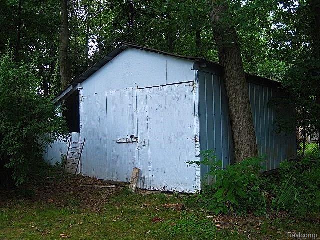 1530 Leon Road Walled Lake, MI 48390 - Photo 17 of 19