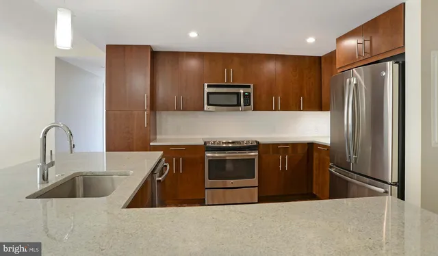 $3,893 | 2200 Benjamin Franklin Parkway, Unit 3BS0305, Philadelphia, PA 19130