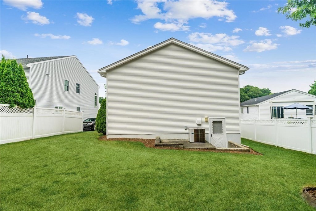 2 Timothy Lane Malden, MA 02148 - Photo 5 of 42