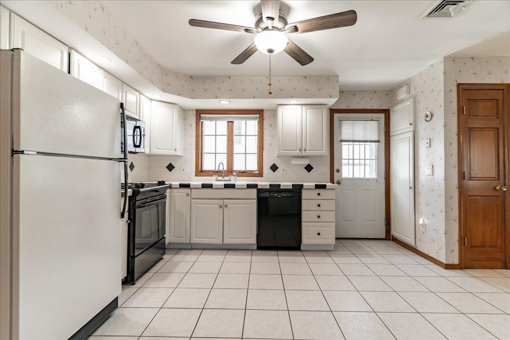 2 Timothy Lane Malden, MA 02148 - Photo 10 of 42