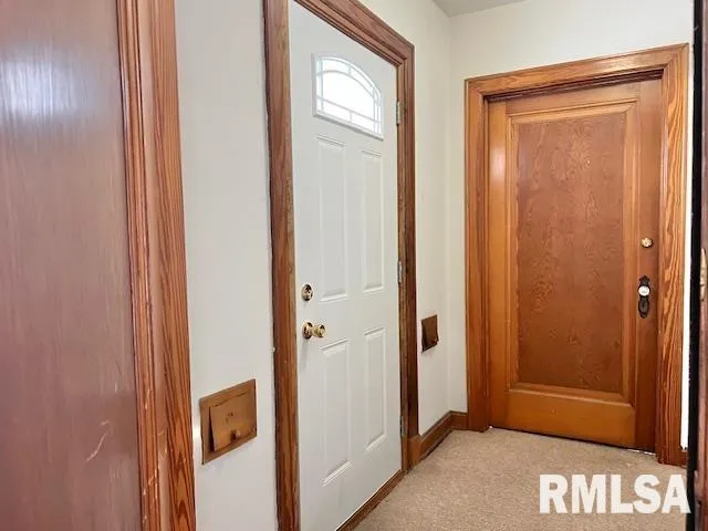 $1,000 | 2133 North Division Street, Davenport, IA 52804