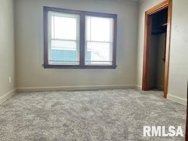 $1,000 | 2133 North Division Street, Davenport, IA 52804