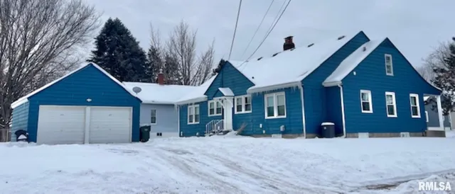 $1,000 | 2133 North Division Street, Davenport, IA 52804