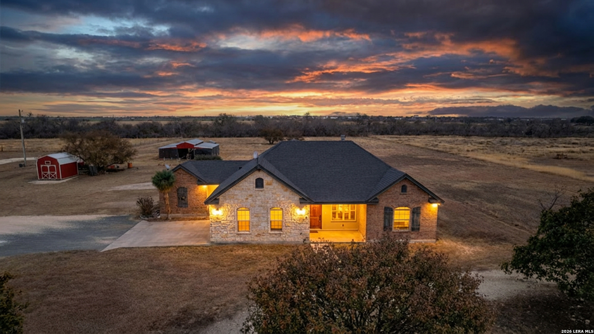 8 Valley View Uvalde, TX 78801 - Photo 40 of 41