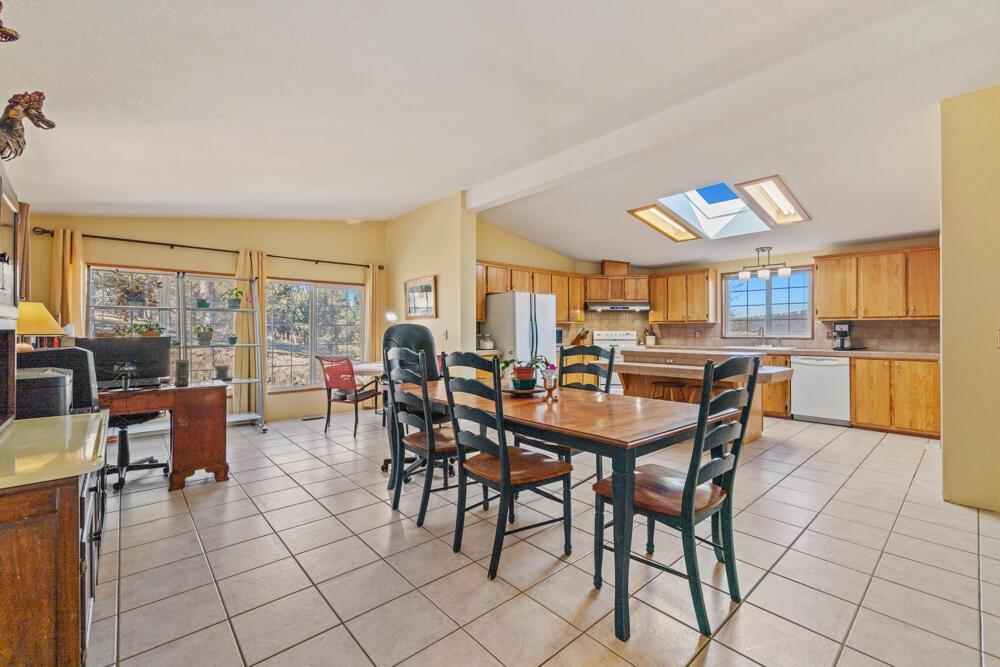 17550 South Poe Valley Road Klamath Falls, OR 97603 - Photo 17 of 59 a view of a dining room with furniture