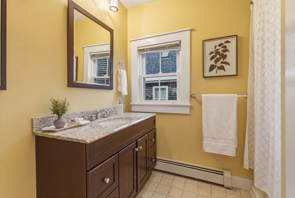 92 Salem Street, Unit 2 Portland, ME 04102 - Photo 13 of 26 14_DSC01257_reedit_49d4a7b3
