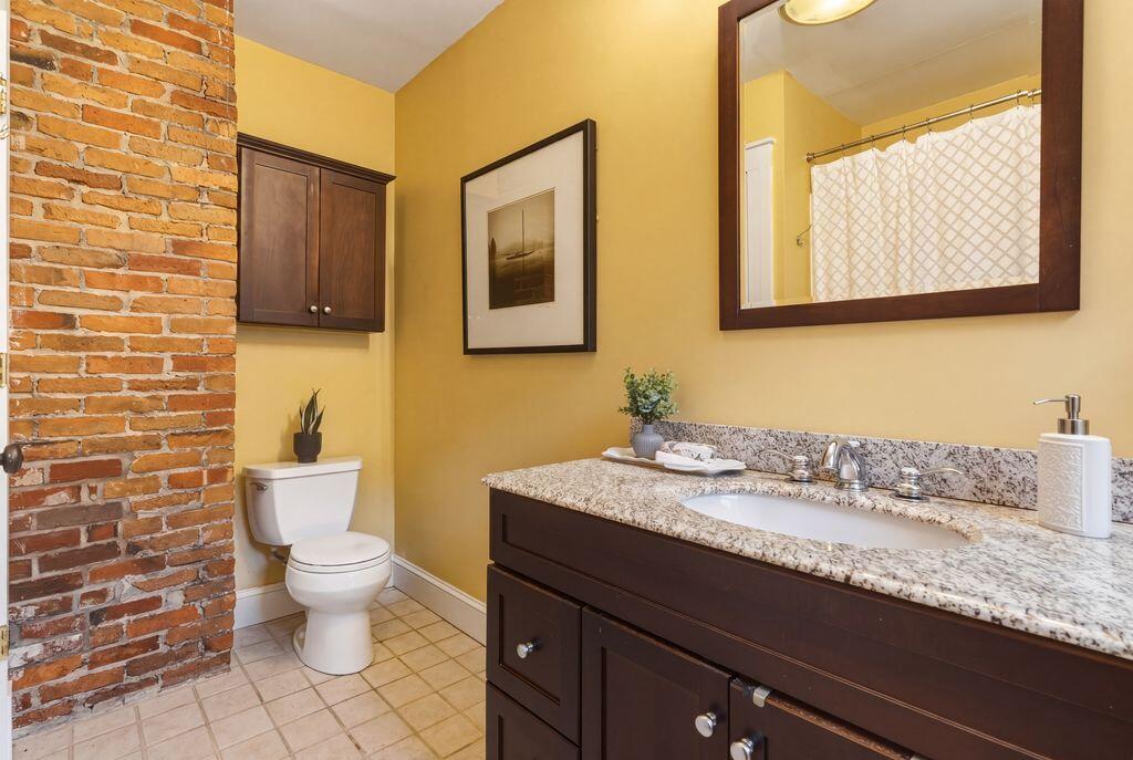 92 Salem Street, Unit 2 Portland, ME 04102 - Photo 14 of 26 15_DSC01260_reedit_fc9c64cd
