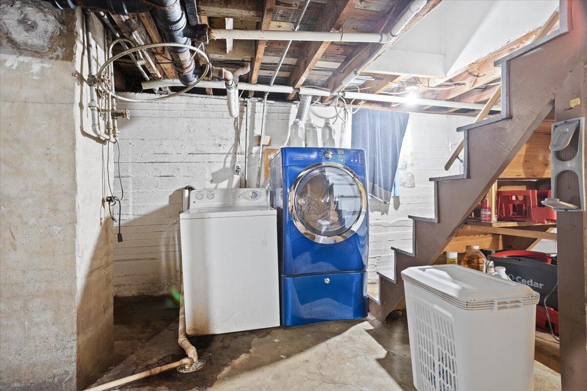 519 Bruffey Street Salem, VA 24153 - Photo 16 of 26 a utility room with dryer and washer