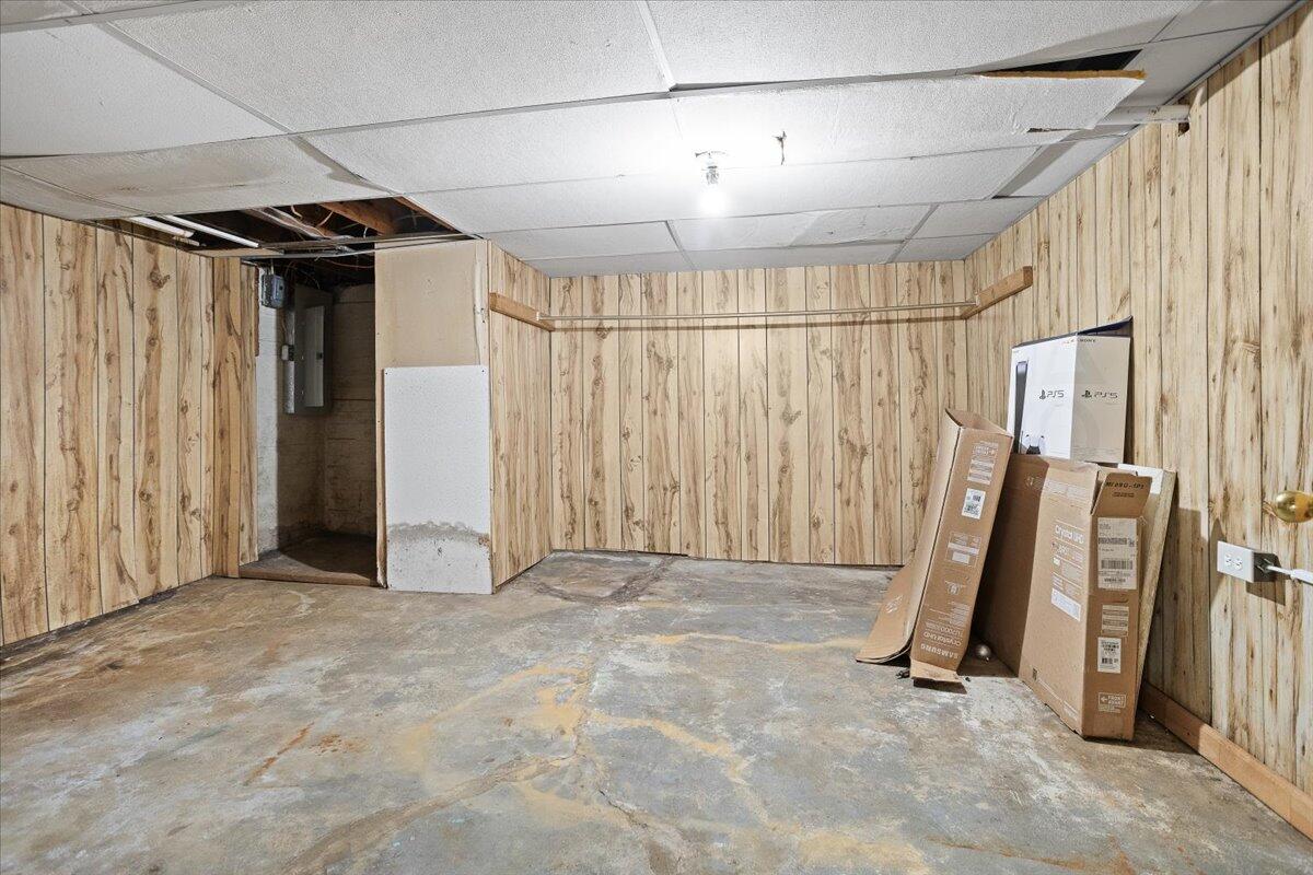 519 Bruffey Street Salem, VA 24153 - Photo 18 of 26 a view of an empty room