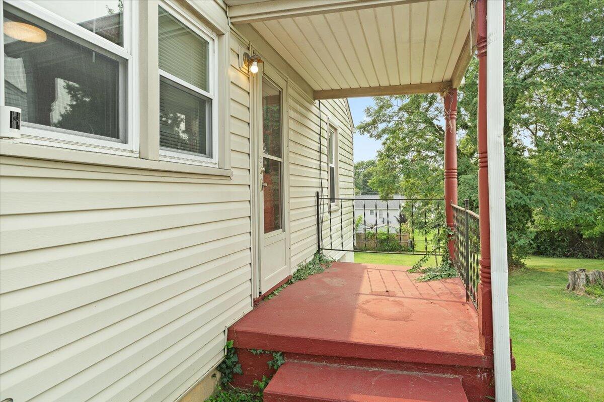 519 Bruffey Street Salem, VA 24153 - Photo 20 of 26 a balcony view with a outdoor space