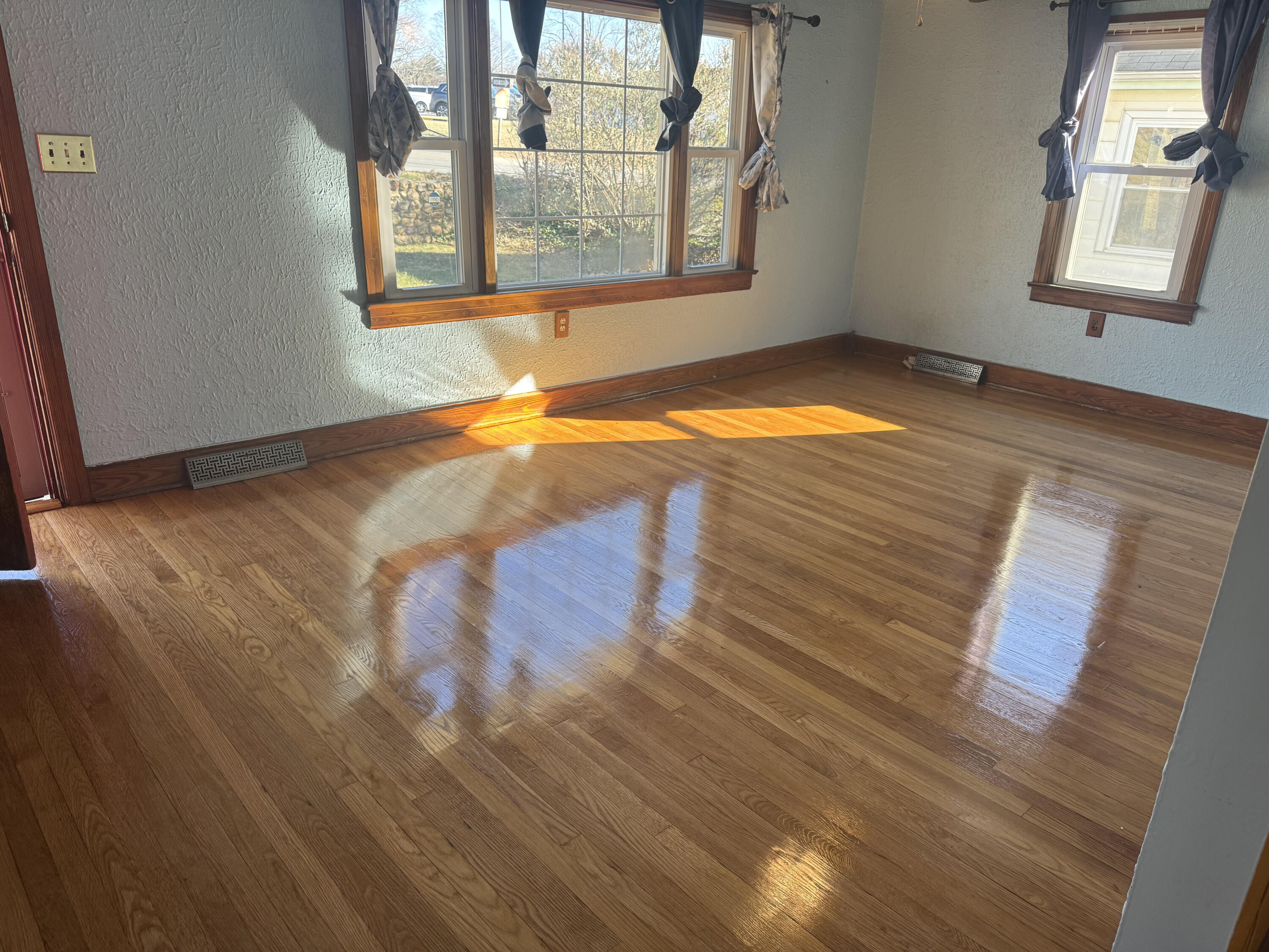 519 Bruffey Street Salem, VA 24153 - Photo 23 of 26 a view of an empty room and window