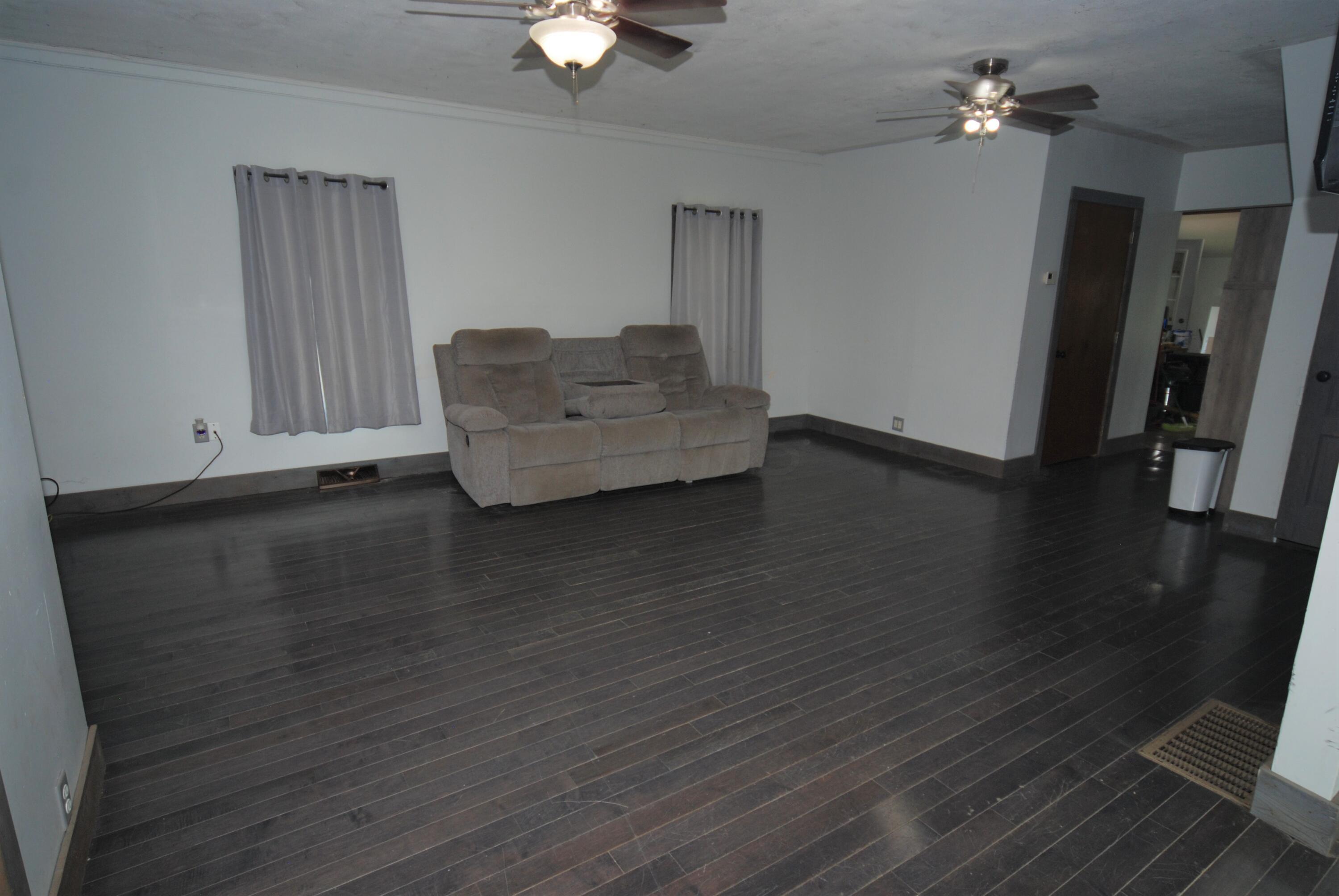 4858 Hedley Road Radnor, OH 43066 - Photo 5 of 24 living room