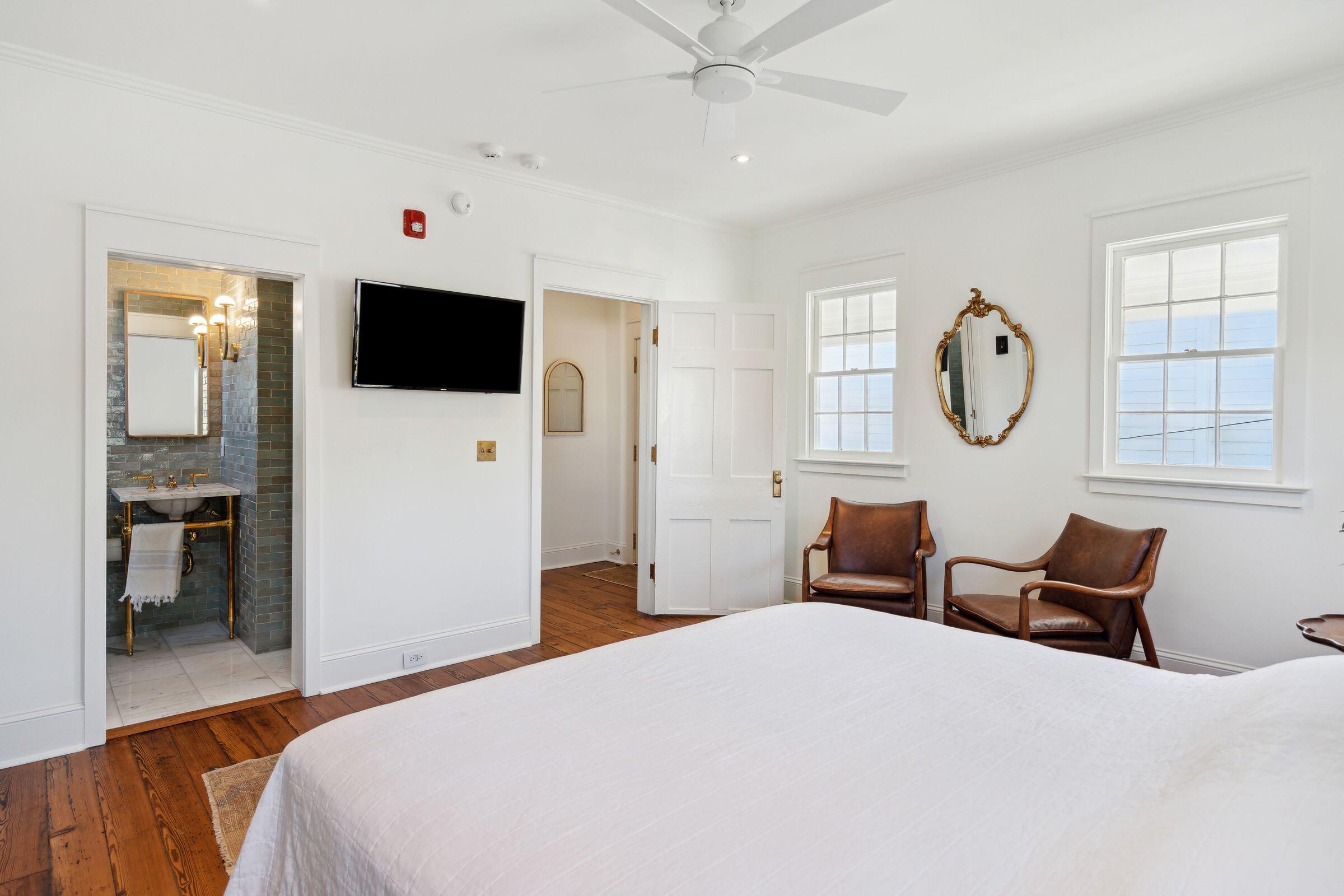 218 Coming Street, Unit A & B Charleston, SC 29403 - Photo 12 of 49 218ComingSt-KeenEyeMarketing-033