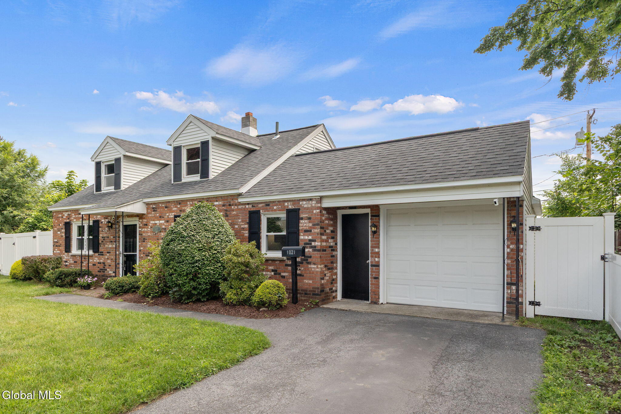 1021 Roberta Road Rotterdam, NY 12303 - Photo 4 of 46 4-1021RobertaRd_004