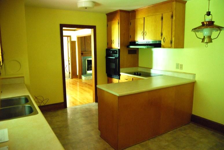 819 Honeysuckle Road Salem, VA 24153 - Photo 21 of 30 Eat in Kitchen