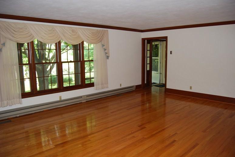 819 Honeysuckle Road Salem, VA 24153 - Photo 22 of 30 Front of Living Room