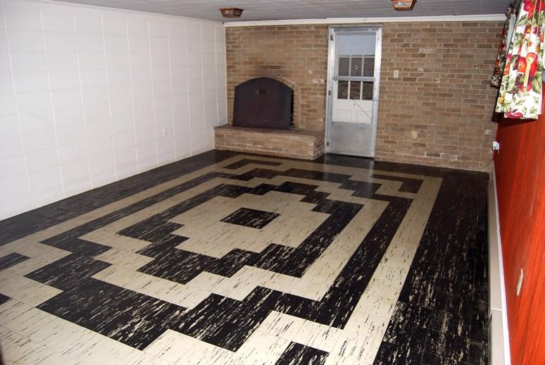 819 Honeysuckle Road Salem, VA 24153 - Photo 27 of 30 LR on Lower Level: in-law quarters