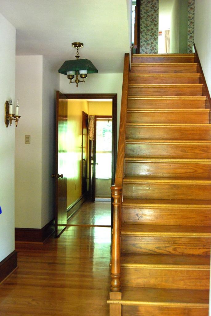 819 Honeysuckle Road Salem, VA 24153 - Photo 29 of 30 Main Floor Hall