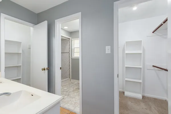 a en suite bathroom with a sink and a mirror