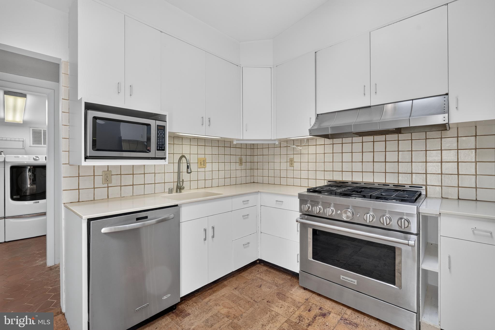 6018 Ridge View Drive Alexandria, VA 22310 - Photo 10 of 36 Gallery Image 10