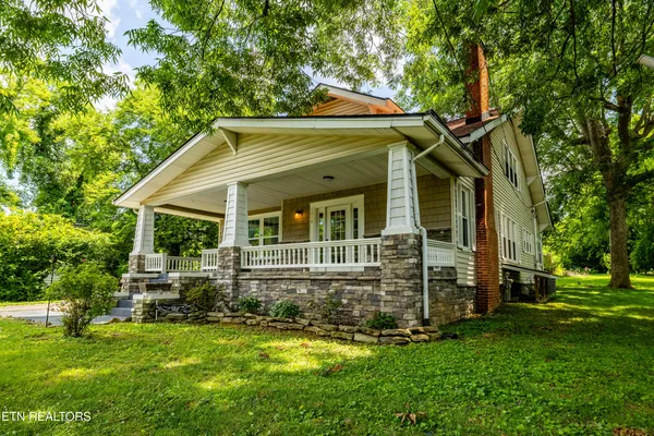 $599,999 | 1014 Sevierville Road, Maryville, TN 37804