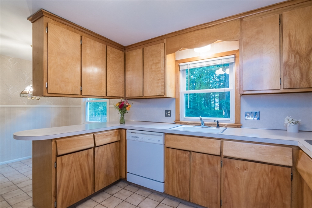 41 Oak Road Longmeadow, MA 01106 - Photo 14 of 35