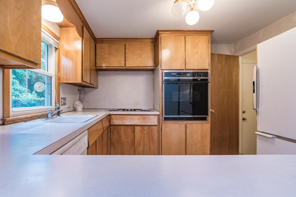 41 Oak Road Longmeadow, MA 01106 - Photo 17 of 35