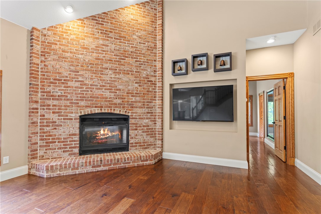 2389 Lincoln Hwy Road Charleston, IL 61920 - Photo 7 of 48