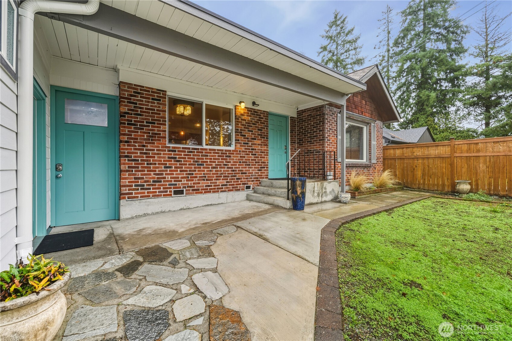 226 Southwest 131st Street Burien, WA 98146 - Photo 25 of 25 a front view of a house with garden