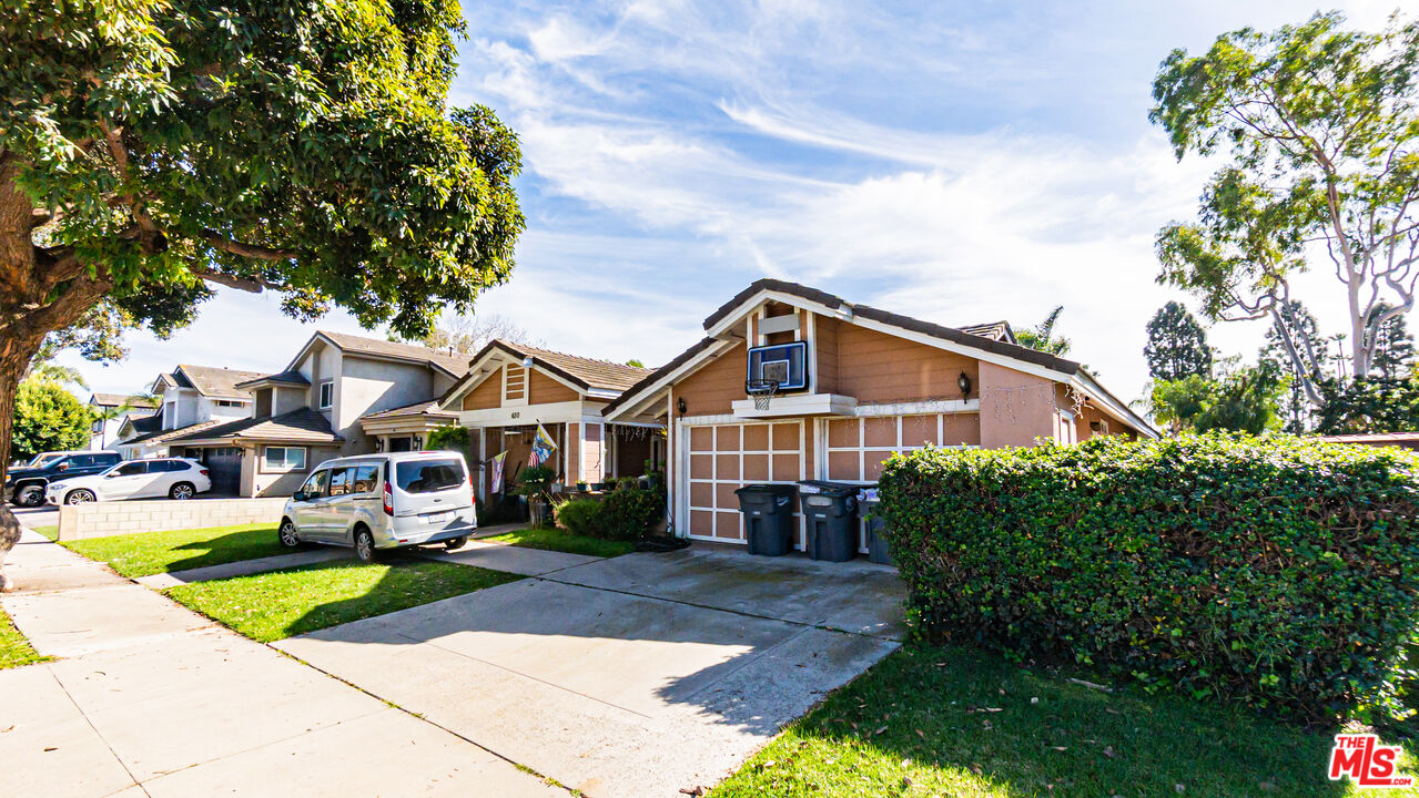 650 Bluebell Place Oxnard, CA 93036 - Photo 2 of 28