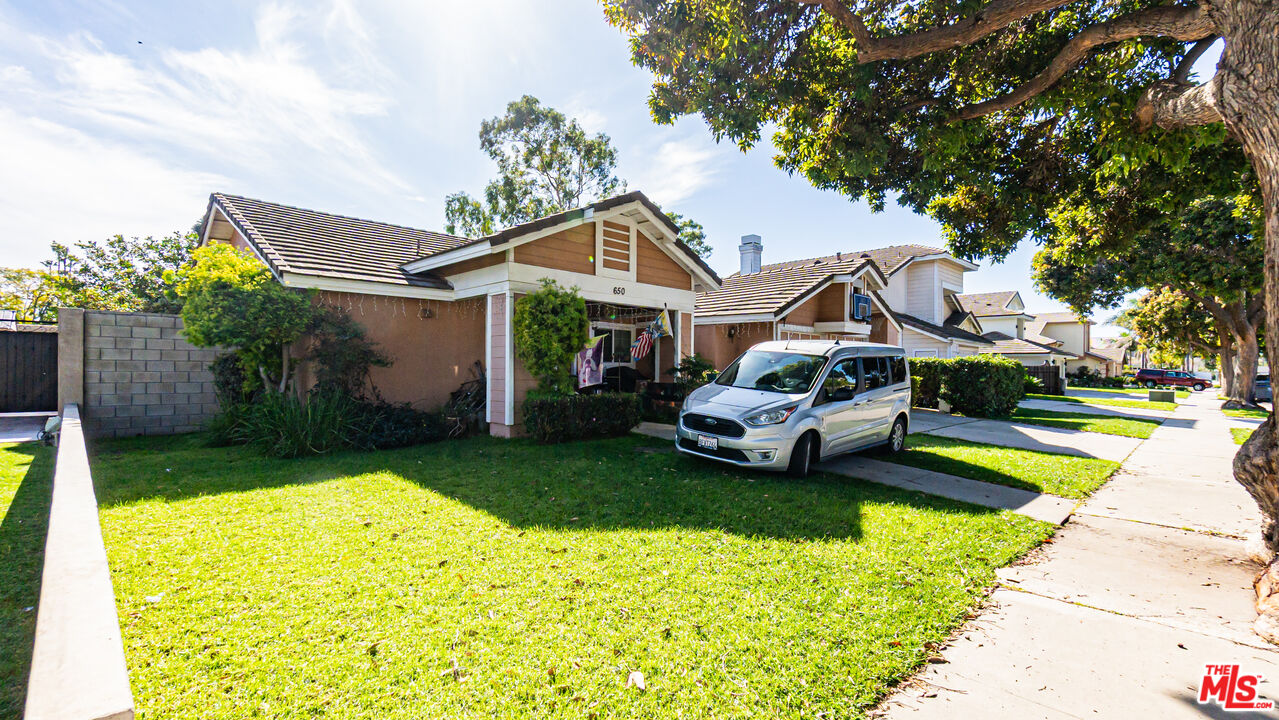 650 Bluebell Place Oxnard, CA 93036 - Photo 3 of 28