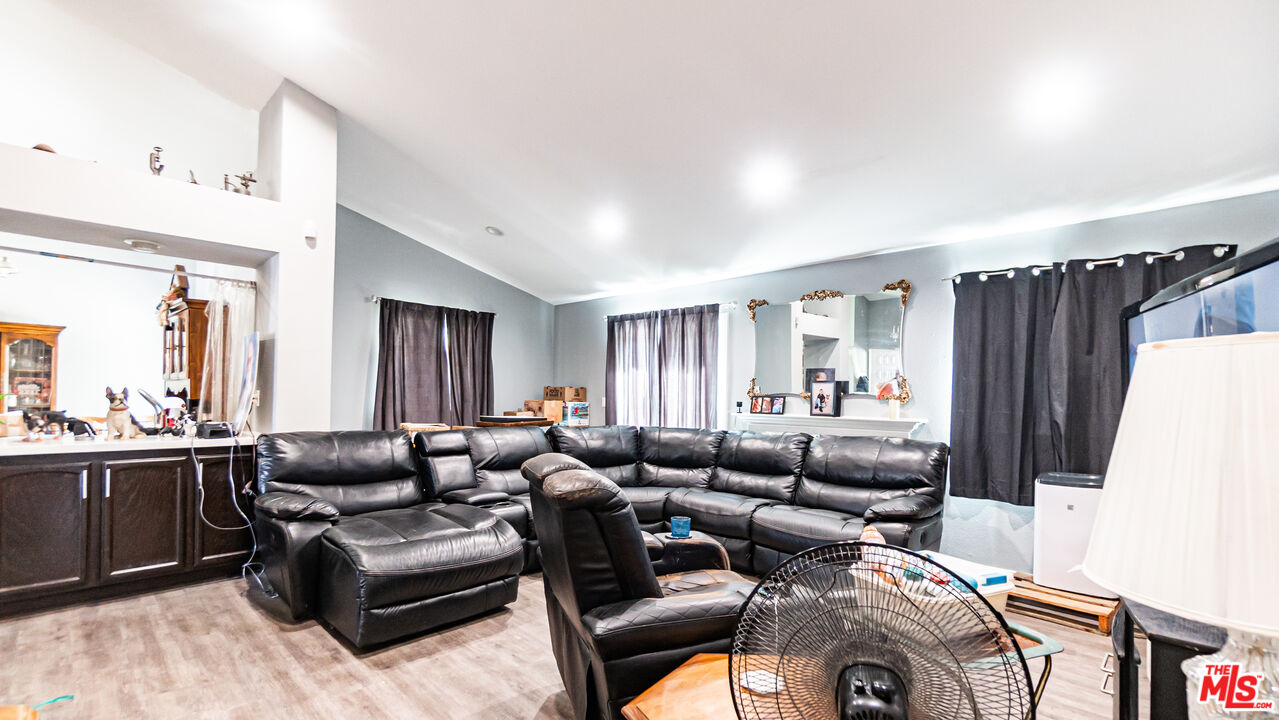 650 Bluebell Place Oxnard, CA 93036 - Photo 5 of 28