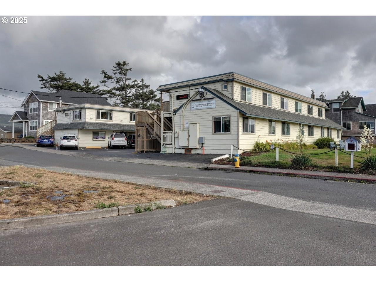 1022 North Prom Tradewinds, Unit 208 Seaside, OR 97138 - Photo 23 of 34 a front view of a house with a garden