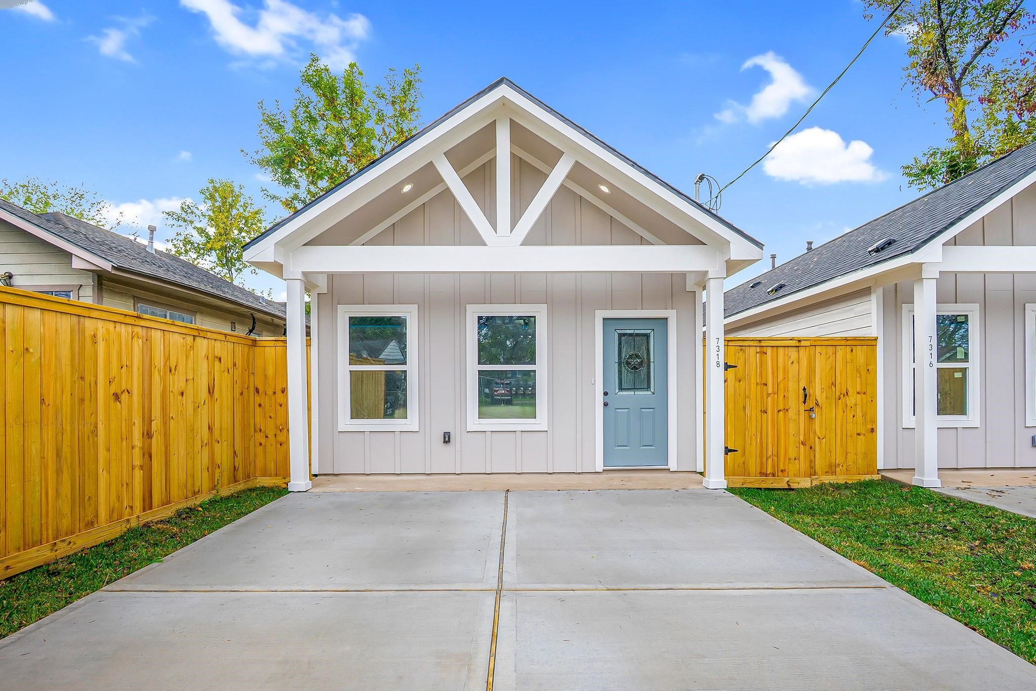 7318 Victoria Street Houston, TX 77020 - Photo 1 of 24