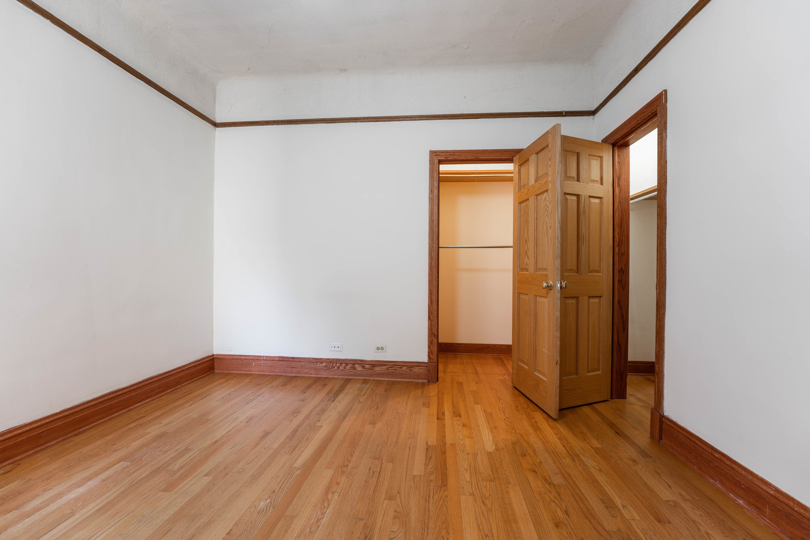 4060 North Sheridan Road, Unit 3S Chicago, IL 60613 - Photo 2 of 15 a view of a room with wooden floor and a window
