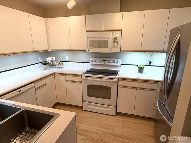 $329,500 | 11130 Southeast 208th Street, Unit A204, Kent, WA 98031