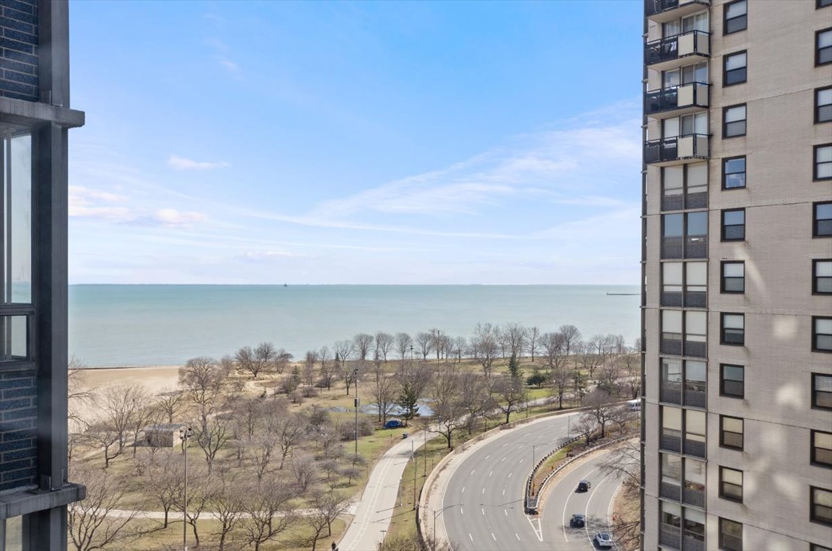 5701 North Sheridan Road, Unit 16C Chicago, IL 60660 - Photo 11 of 17